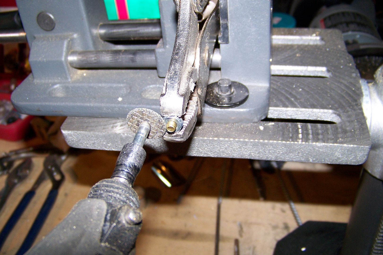 How to cut off a screw using a Rotary Tool